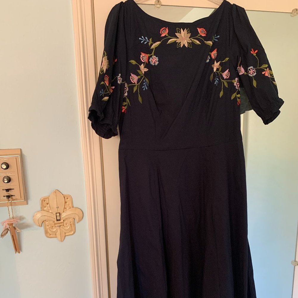 Eshakti Embroidered Cotton Midi Dress